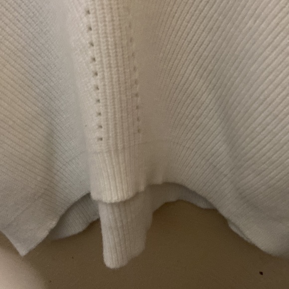 Landroiy white v neck soft sweater - Picture 7 of 15